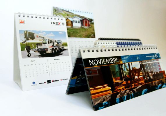 
Calendarios de escritorio Y pared  personalizados a medida para empresas, impresos a full color en Bond, Couche, Opalina, Foldcote; acabados anillados doble O, ojales, visor, base rigida y mas.