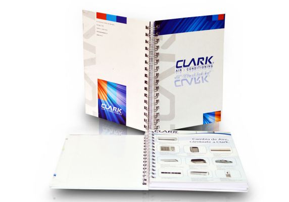 Cuaderno tapa blanda full color. Anillado lateral o superior, Doble Ring Wire.
Interior rayado o cuadriculado, con o sin personalizar.