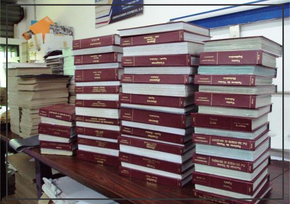 Encuadernación y Empastados de: Libros y Documentos en General con calidad A1. Utilizamos materiales de buena calidad y resistentes, haciendo que sus libros mantengan buena durabilidad en el tiempo.